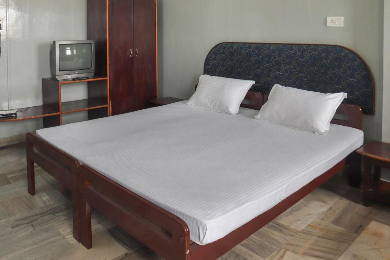 Spot On 49477 Hotel Galaxy Dimāpur Eksteriør billede
